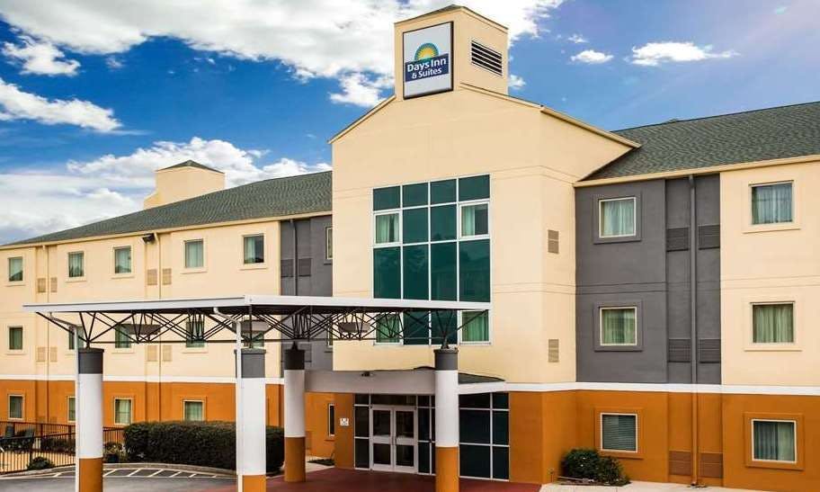 Days Inn & Suites by Wyndham Augusta Near Fort Eisenhower