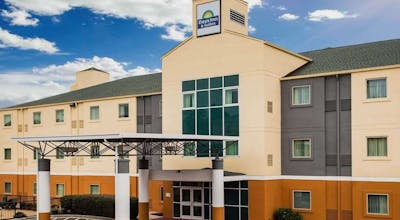 Days Inn & Suites by Wyndham Augusta Near Fort Eisenhower
