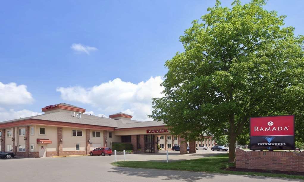 Ramada by Wyndham Saginaw Hotel & Suites