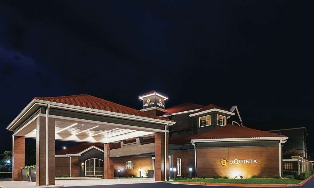 La Quinta Inn & Suites by Wyndham Fort Worth City View