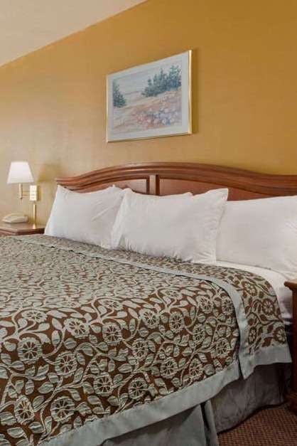 Hotel Days Inn by Wyndham Lathrop photo 1