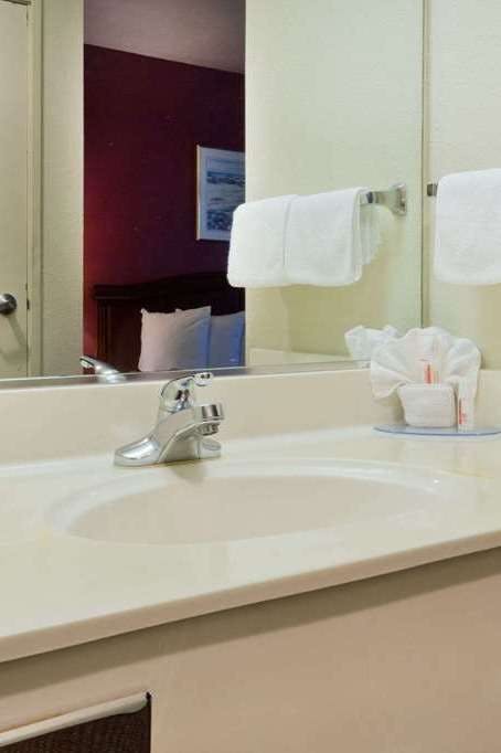 Hotel Days Inn by Wyndham Lathrop photo 3