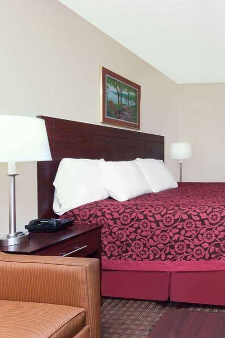 Hotel Days Inn by Wyndham Columbia NE Fort Jackson photo 1