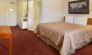 Hotel Days Inn and Suites Green Bay photo 2