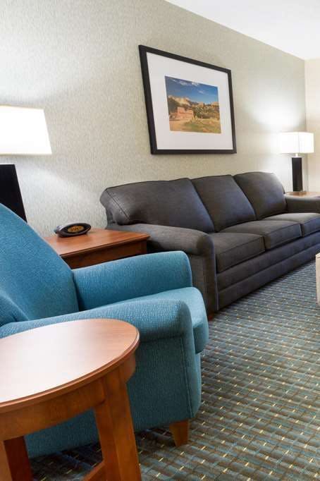 Hotel Drury Inn and Suites Colorado Springs Near the Air Force Academy photo 4