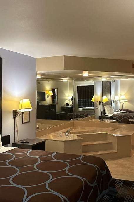 Hotel Super 8 by Wyndham Columbia East photo 3