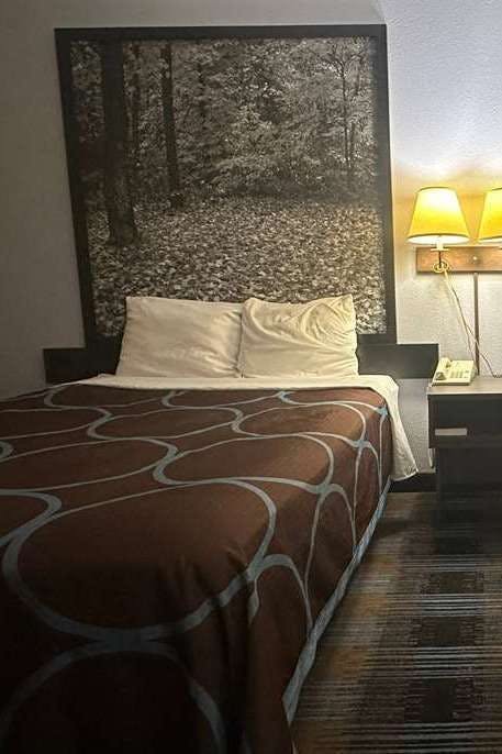 Hotel Super 8 by Wyndham Columbia East photo 2