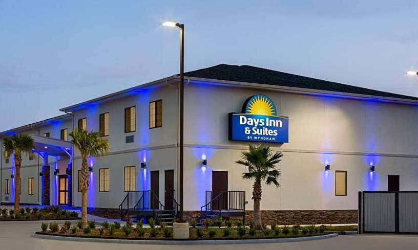 Days Inn & Suites by Wyndham Greater Tomball
