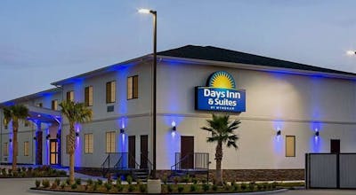Days Inn & Suites by Wyndham Greater Tomball