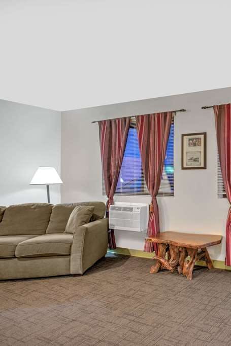 Hotel Super 8 by Wyndham Ticonderoga photo 4