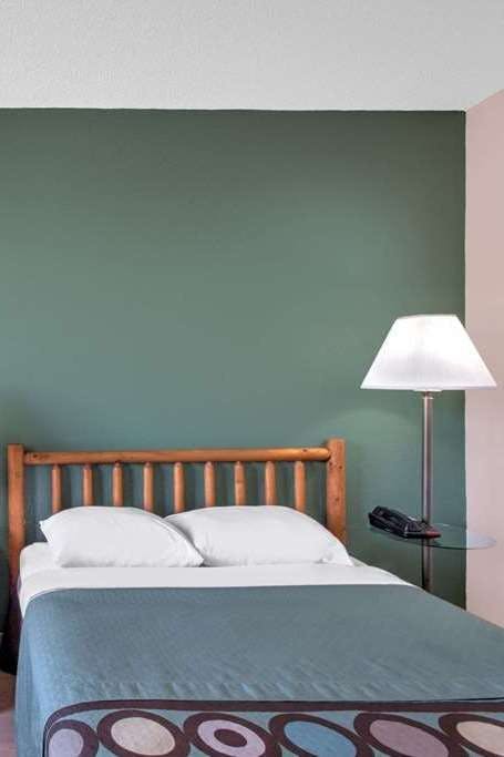 Hotel Super 8 by Wyndham Ticonderoga photo 1