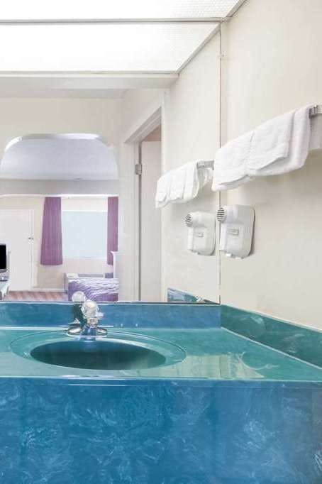 Hotel Days Inn by Wyndham Clinton photo 5