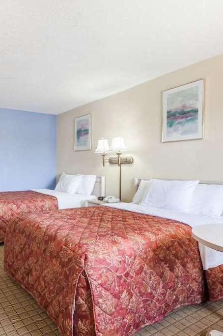 Hotel Days Inn by Wyndham Clinton photo 2