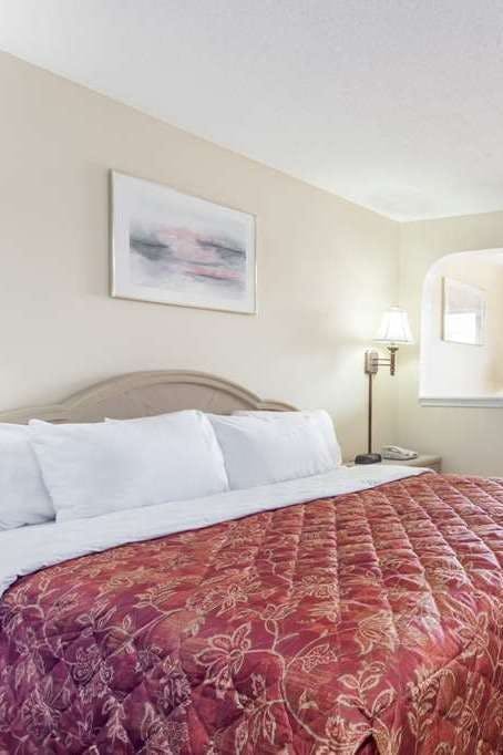 Hotel Days Inn by Wyndham Clinton photo 1