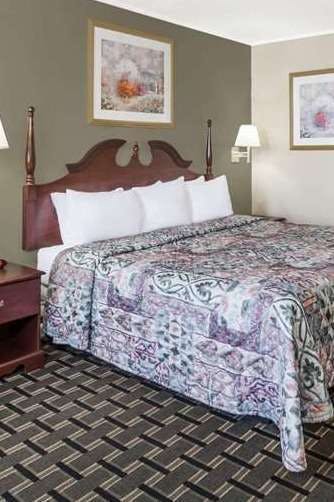 Hotel Days Inn by Wyndham Lenoir City photo 1