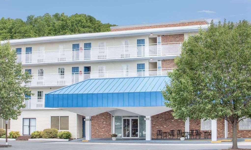 Howard Johnson by Wyndham Staunton