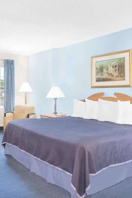 Hotel Howard Johnson by Wyndham Staunton photo 2