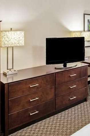 Hotel La Quinta Inn & Suites by Wyndham Milwaukee Delafield photo 2