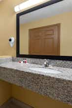 Hotel Super 8 by Wyndham Whites Creek/ Nashville NW Area photo 1