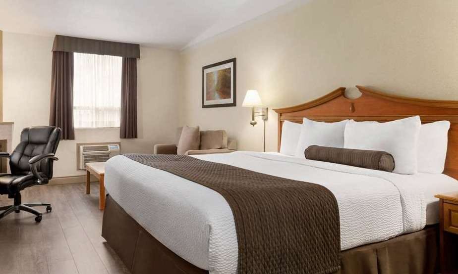Days Inn & Suites by Wyndham Sault Ste. Marie ON
