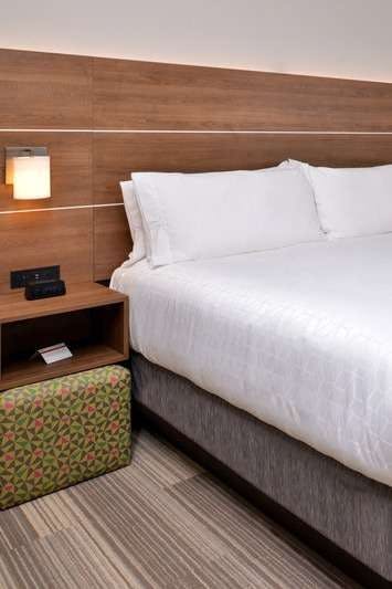 Hotel Holiday Inn Express & Suites Wildwood – The Villages photo 1