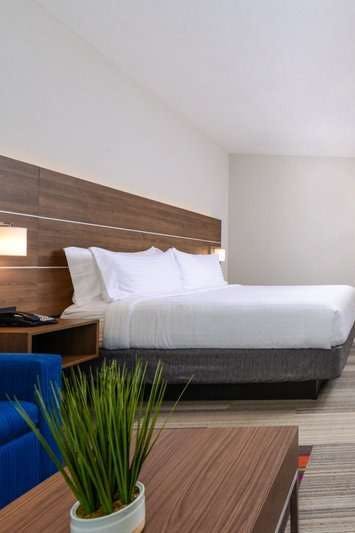 Hotel Holiday Inn Express & Suites Wildwood – The Villages photo 3