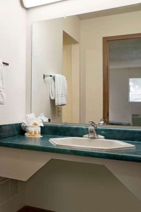 Hotel Days Inn by Wyndham Huntington photo 3