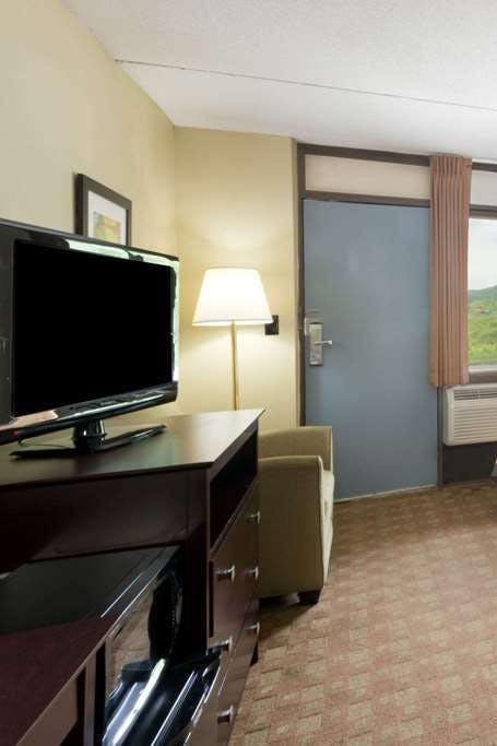 Hotel Super 8 by Wyndham White River Junction photo 3