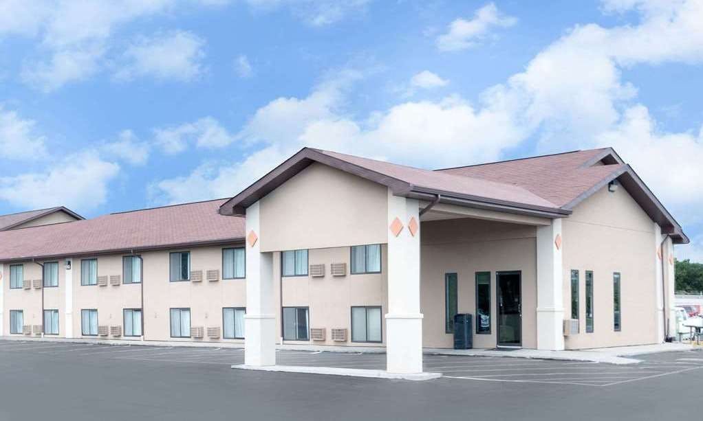 Super 8 by Wyndham Huron