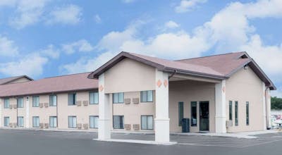 Super 8 by Wyndham Huron