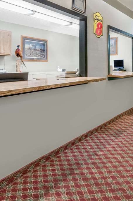 Hotel Super 8 by Wyndham Huron photo 4