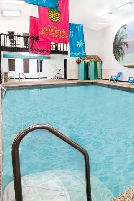 Hotel Super 8 by Wyndham Huron photo 5