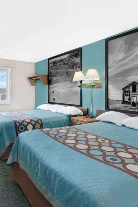 Hotel Super 8 by Wyndham Huron photo 2