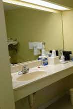 Hotel Travelodge by Wyndham Knoxville East photo 4
