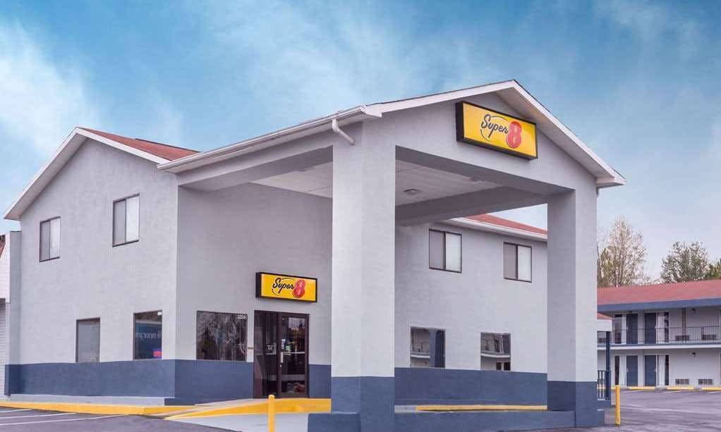 Super 8 by Wyndham Locust Grove