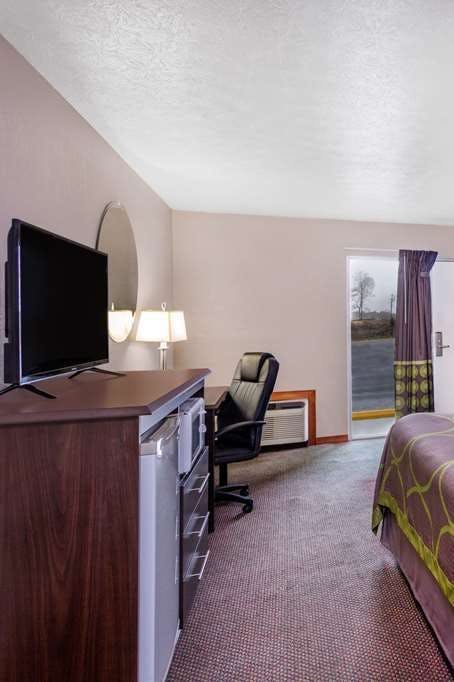 Hotel Super 8 by Wyndham Locust Grove photo 4