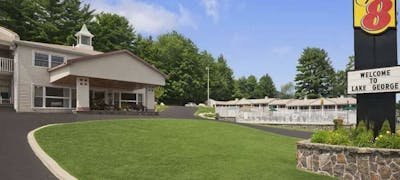 Super 8 Lake George Downtown