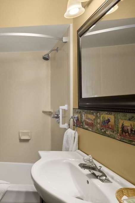 Hotel Super 8 by Wyndham Lake George/Downtown photo 5