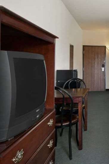 Hotel Days Inn & Suites by Wyndham Romeoville photo 3
