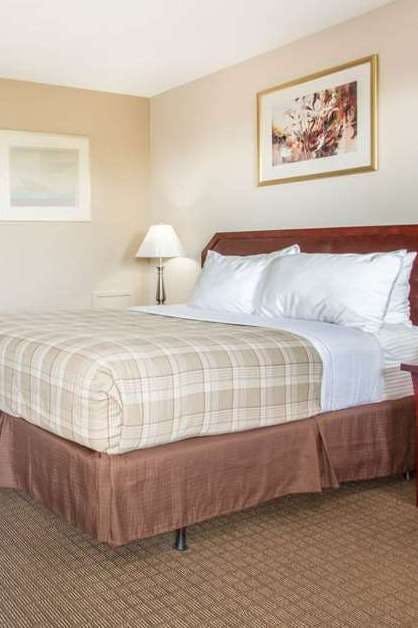 Hotel Howard Johnson by Wyndham Kingston photo 1