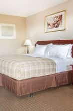 Hotel Howard Johnson by Wyndham Kingston photo 1