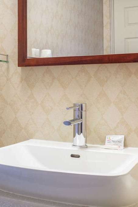 Hotel Howard Johnson by Wyndham Kingston photo 4