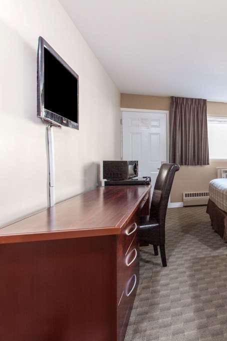 Hotel Howard Johnson by Wyndham Kingston photo 3