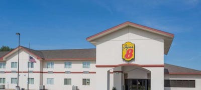 Super 8 Alma