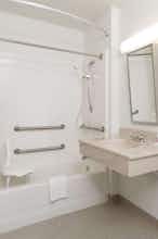 Hotel Super 8 by Wyndham Alma photo 4