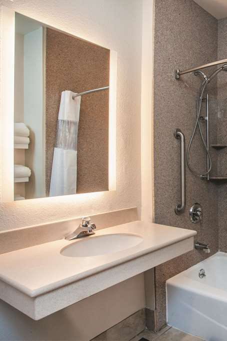 Hotel La Quinta Inn & Suites by Wyndham Dublin - Pleasanton photo 3