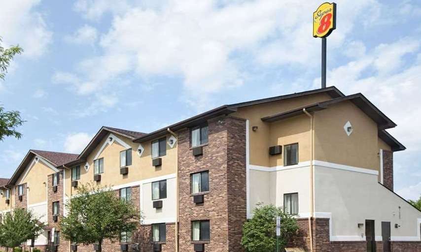 Super 8 by Wyndham Canton/Livonia Area