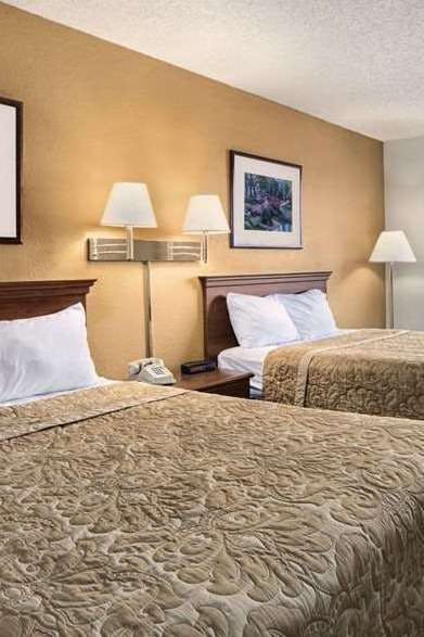 Hotel Super 8 by Wyndham Canton/Livonia Area photo 1