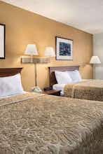 Hotel Super 8 by Wyndham Canton/Livonia Area photo 1