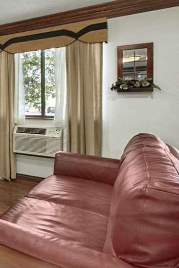 Hotel Super 8 by Wyndham Canton/Livonia Area photo 5